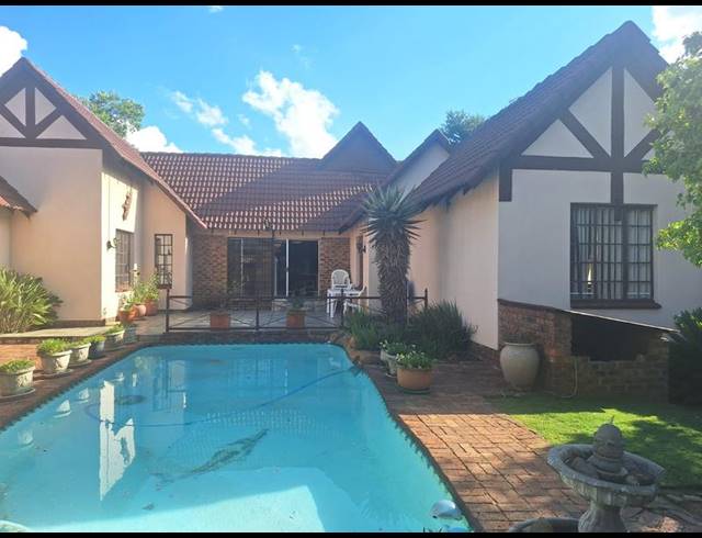 3 BEDROOM HOUSE FOR SALE IN DALPARK EXT 1